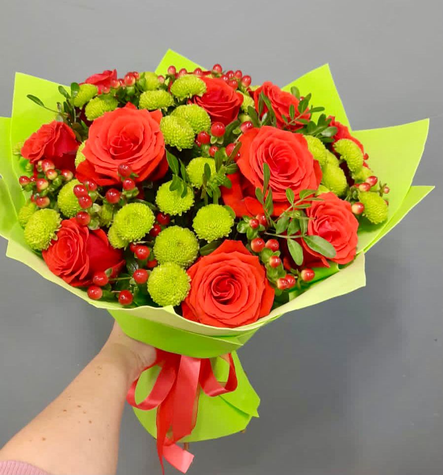 Букет цветов из: Хризантемы и Розы в Дмитриевской