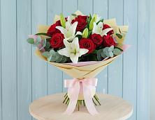 Букет цветов из:  Лилии и Розы в Дмитриевской