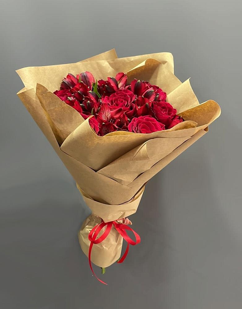 Букет цветов из: Альстромерии и Розы в Дмитриевской