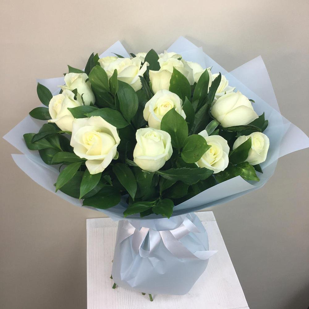 Букет 15 Белых роз Проуд в Дмитриевской