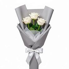 Букет 3 белые розы в Дмитриевской