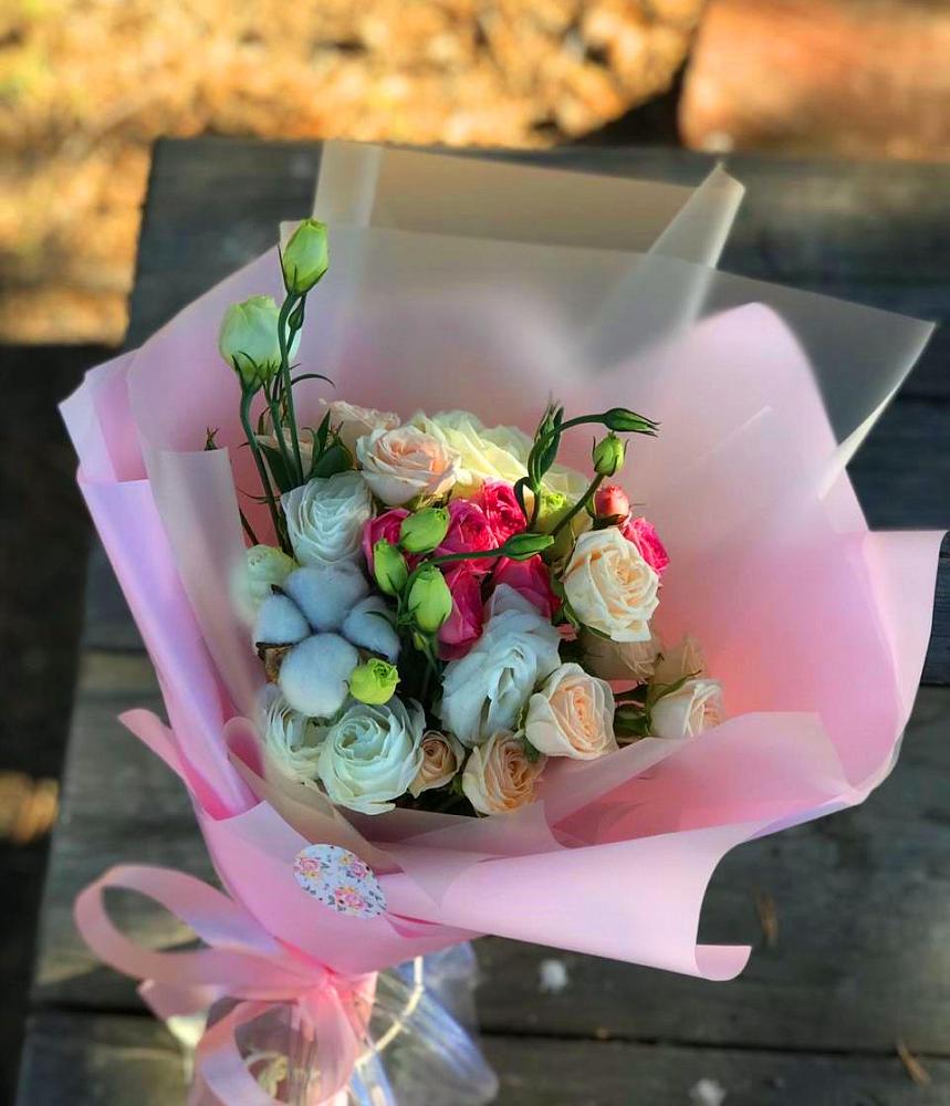 Букет цветов из: Розы и Лизиантусы в Дмитриевской