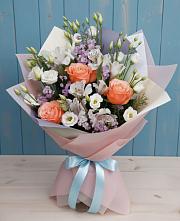 Букет цветов из:  Лизиантусы, Розы, Альстромерии и Гипсофила в Дмитриевской