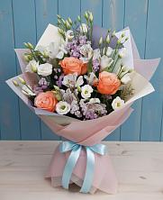 Букет цветов из:  Лизиантусы, Розы, Альстромерии и Гипсофила в Дмитриевской