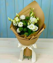 Букет цветов из:  Хризантемы и Лизиантусы в Дмитриевской