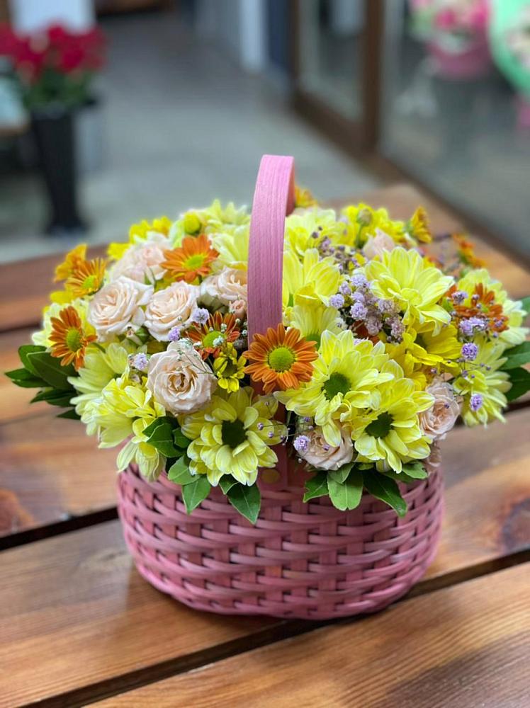 Цветочная композиция из Хризантемы и Розы в корзине в Дмитриевской
