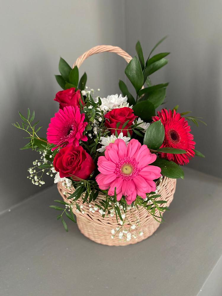 Цветочная композиция из Розы, Хризантемы и Герберы в корзине в Дмитриевской