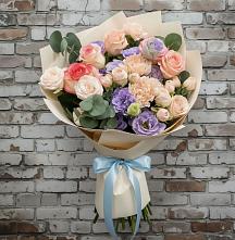Букет цветов из:  Розы, Лизиантусы и Гвоздики в Дмитриевской